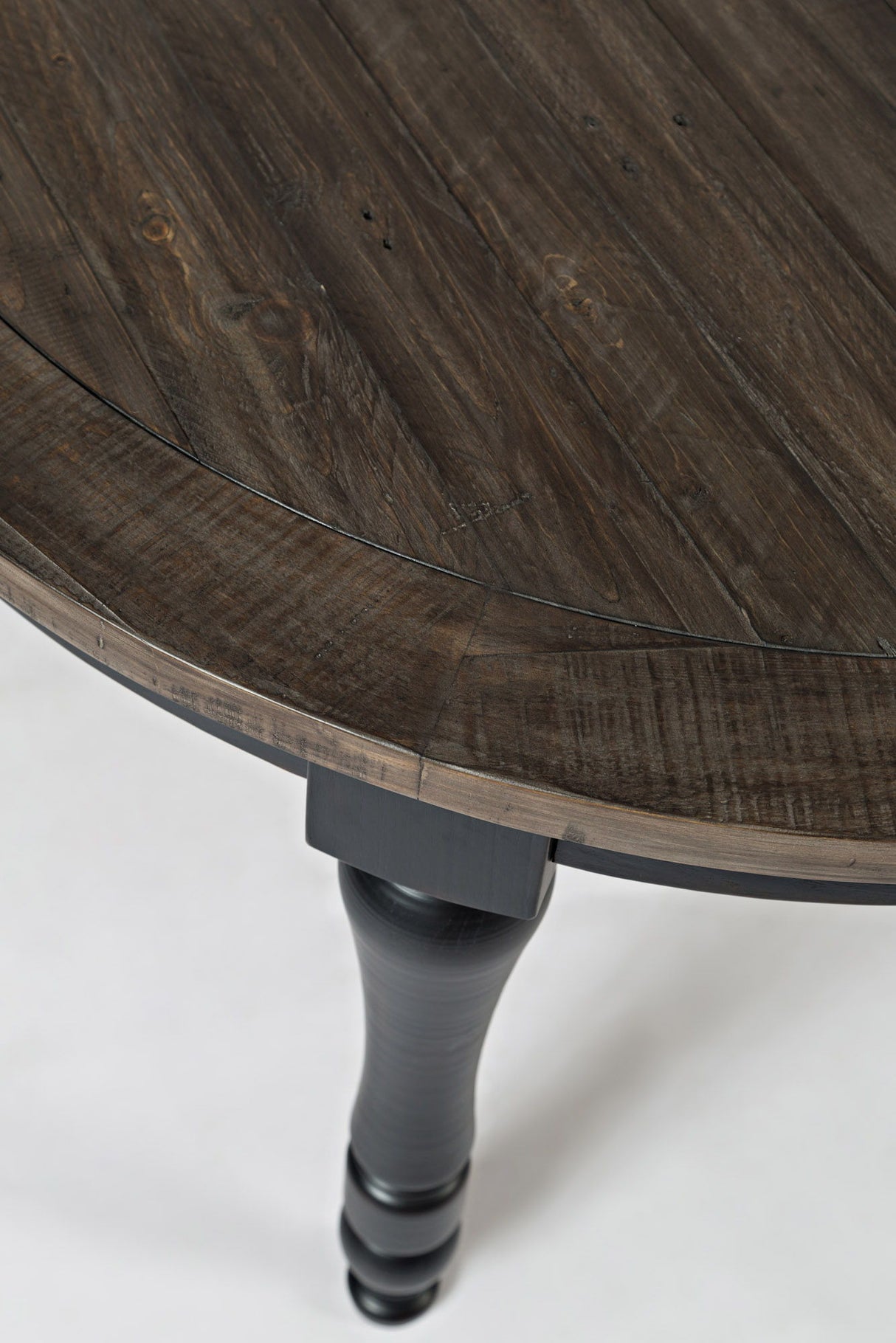 Madison County - Round To Oval Dining Table