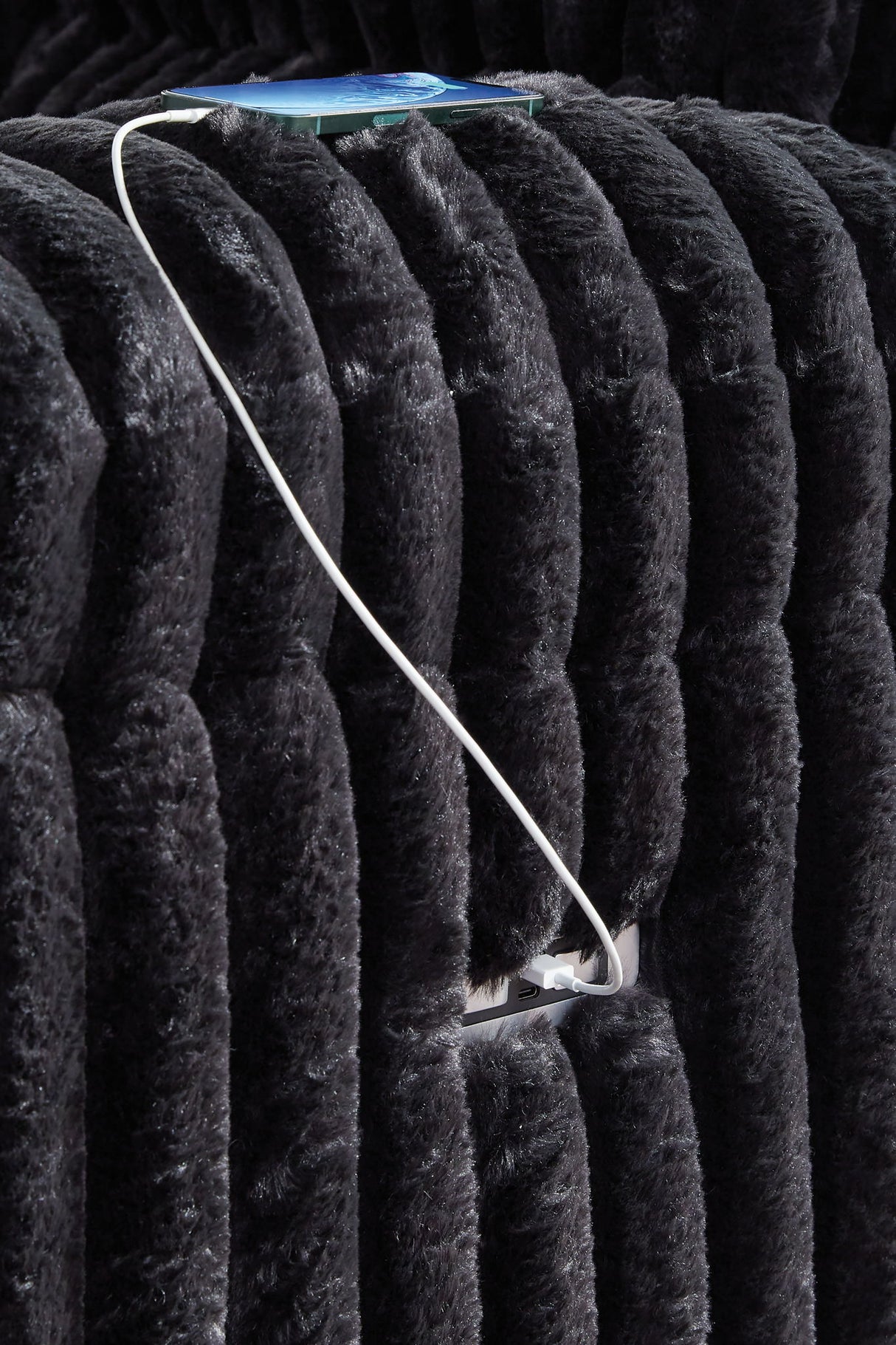 Rhine Falls - Reclining Power Sofa With Drop Down Table - Onyx