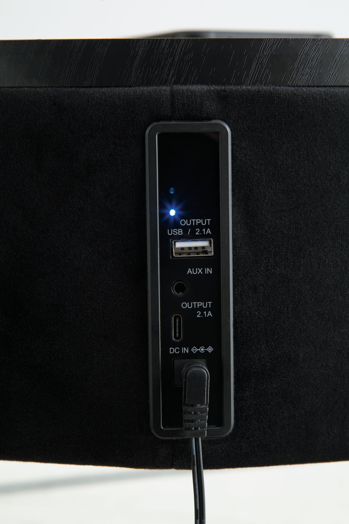 Nedman - Accent Table With Speaker - Black / Gold Finish