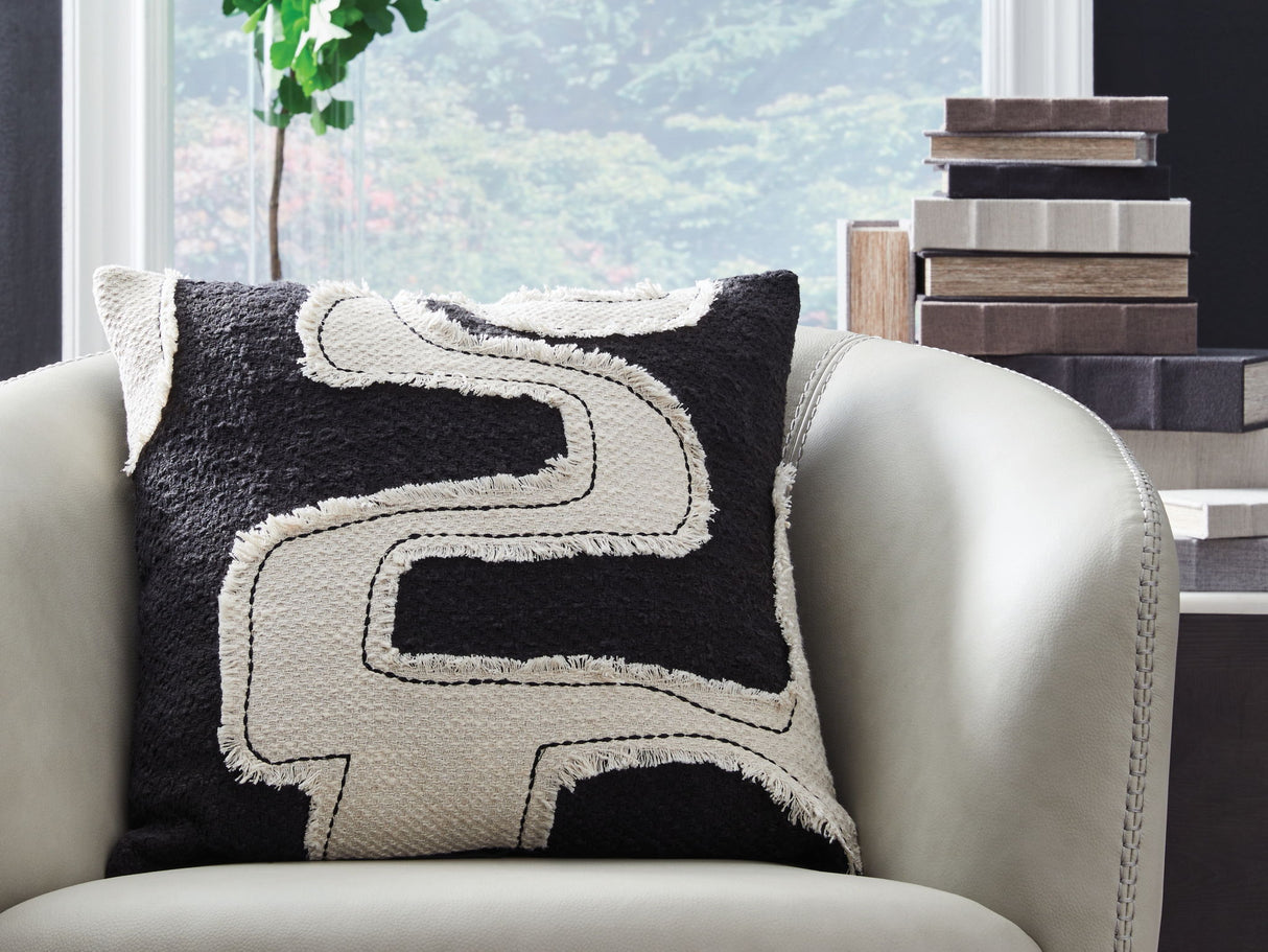 Veerbank - Pillow (Set of 4) - Black / Beige
