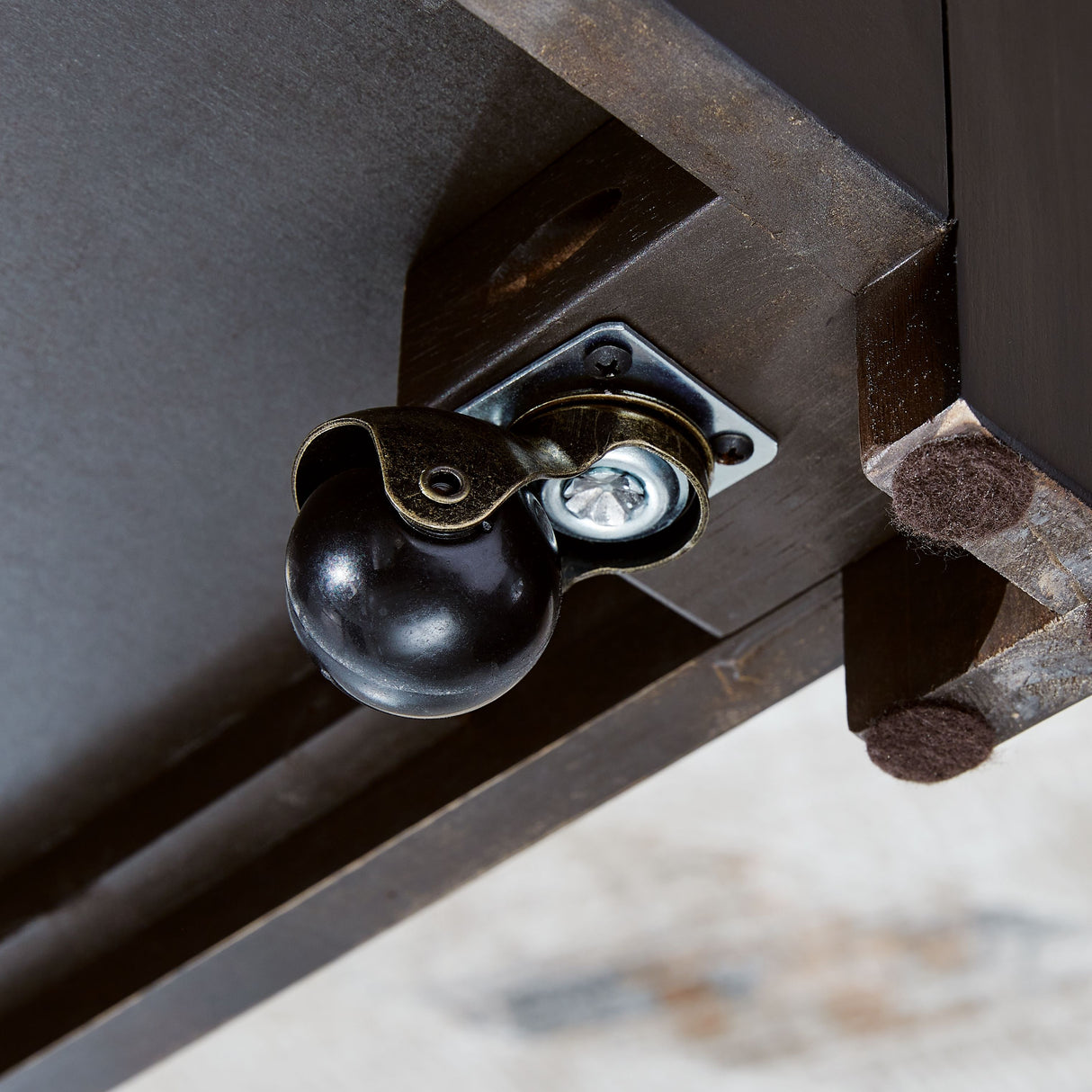 Drazmine - Lift Top Cocktail Table - Brown