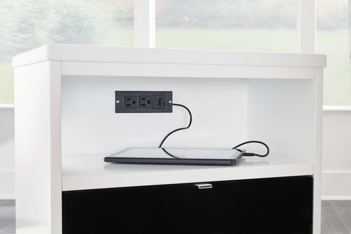 Gardoni - Chair Side End Table - White / Black