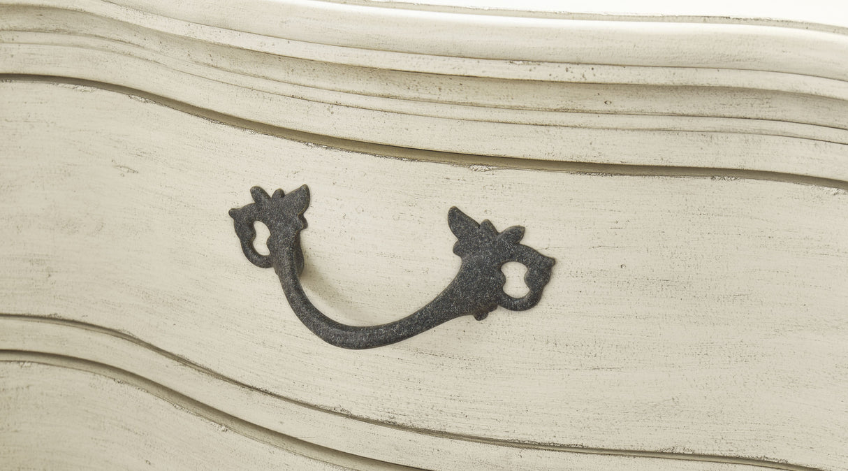 Arlendyne - Five Drawer Chest - Antique White