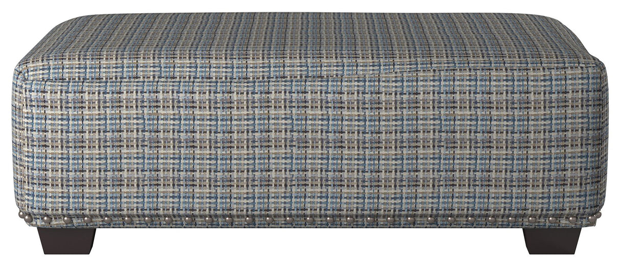 Newberg - Cocktail Ottoman