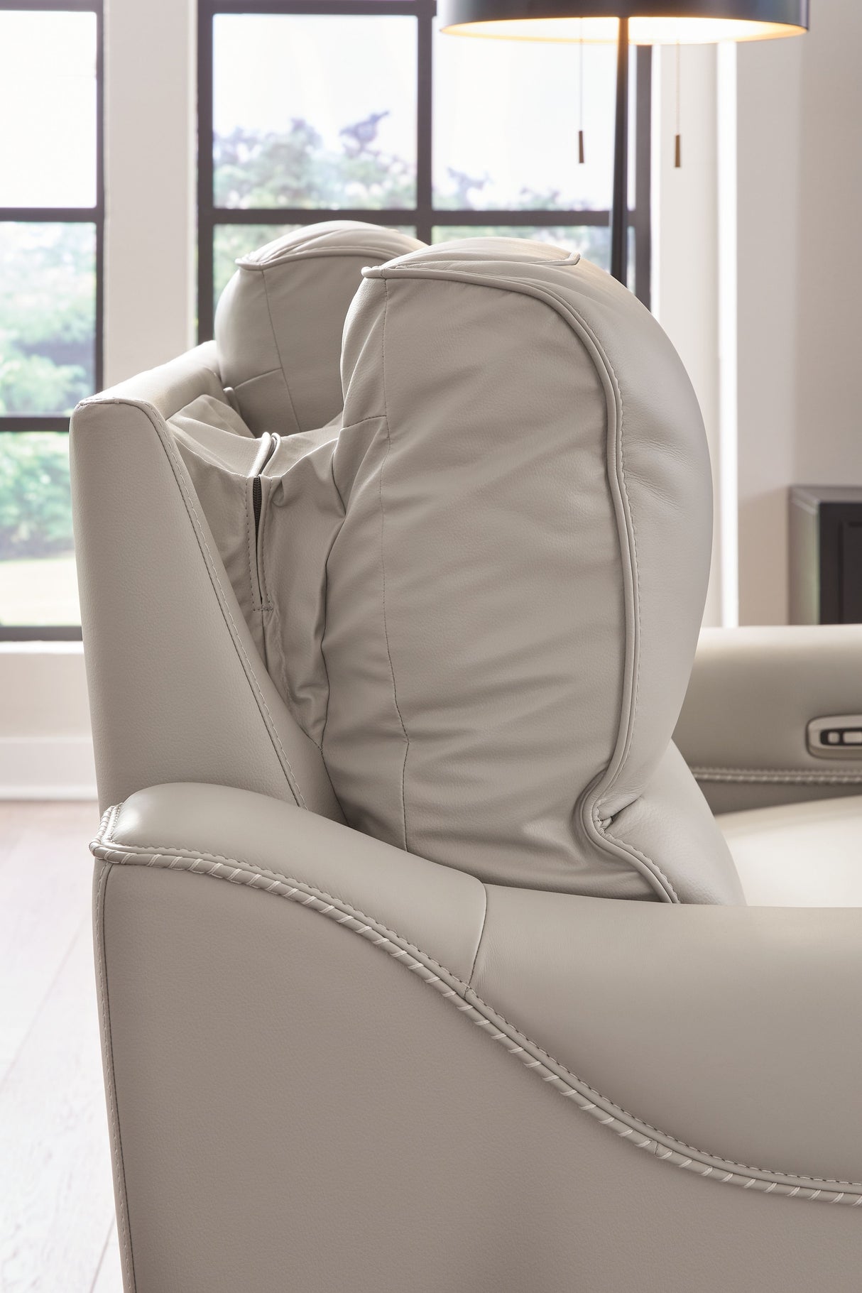 Mercomatic - Power Recliner With Adj Headrest