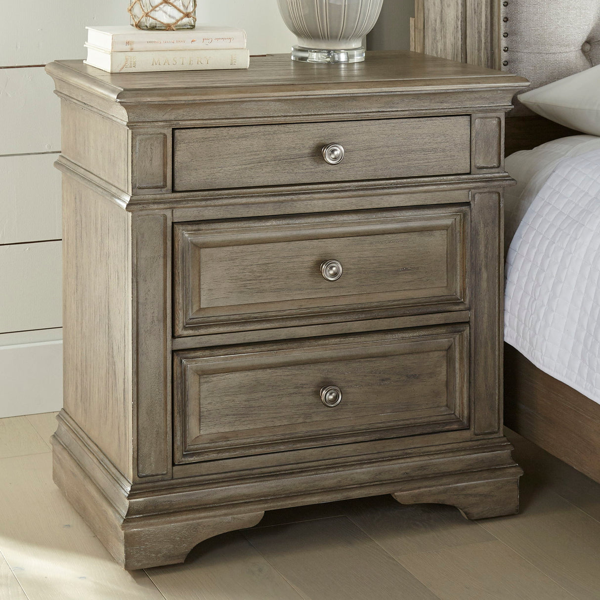 Highland - Accent Nightstand
