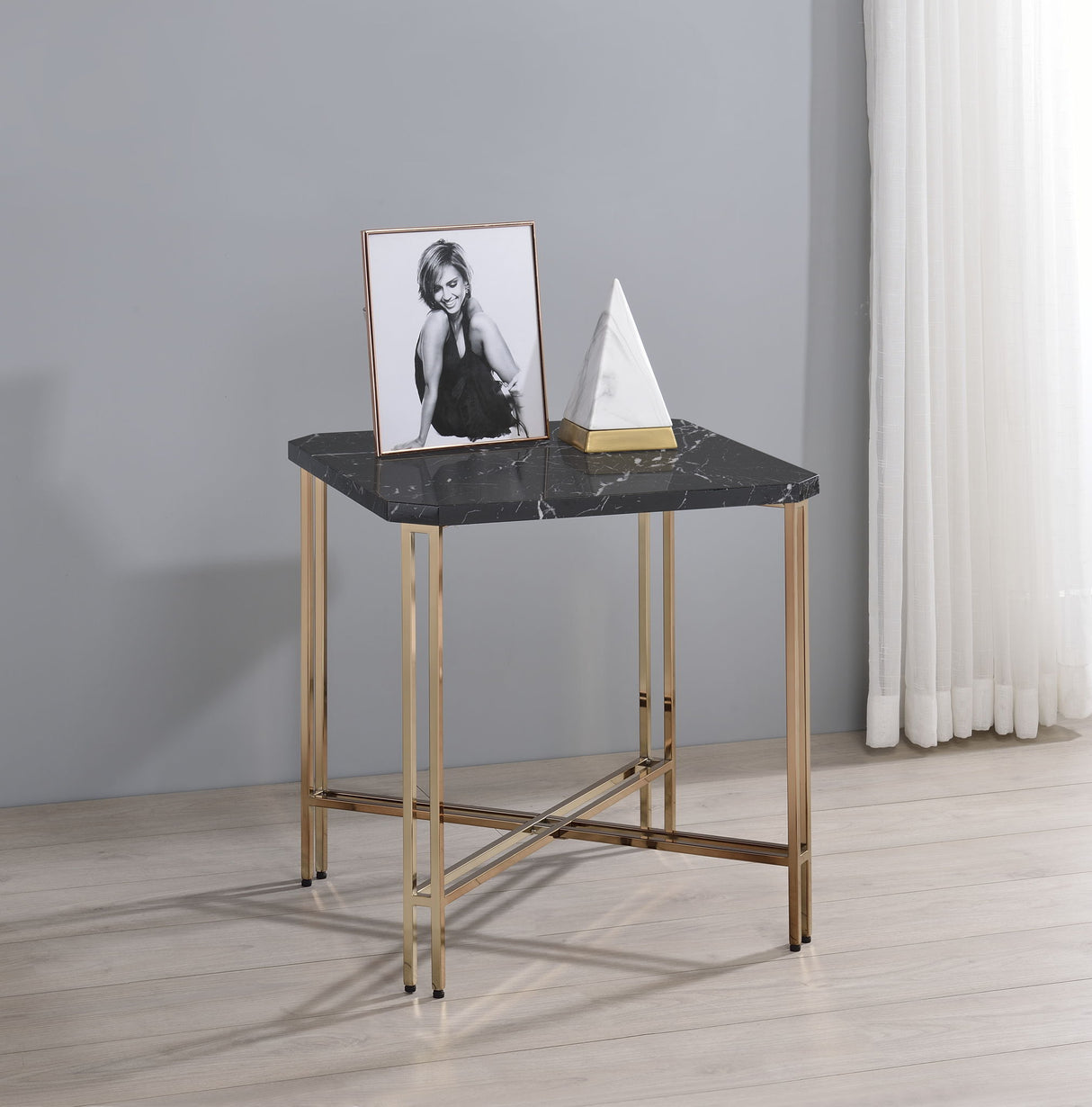 Daxton - Table