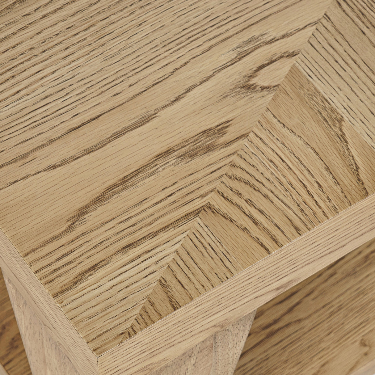 Laurel Cr. Leg CT w/Casters Nat