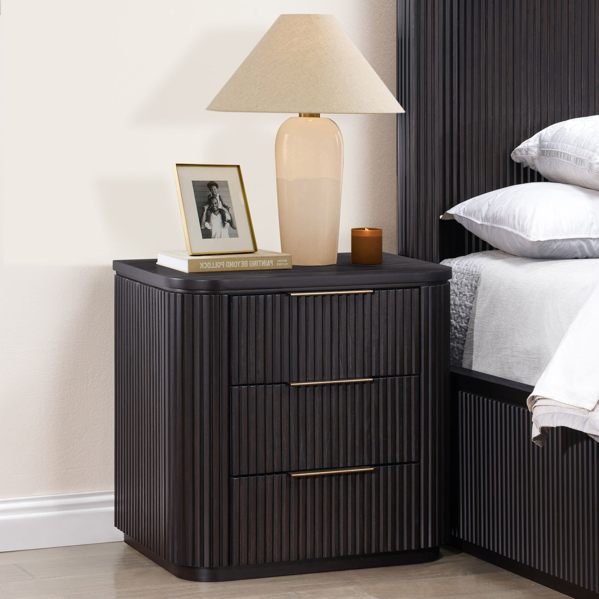 Henry - Nightstand With USB-C