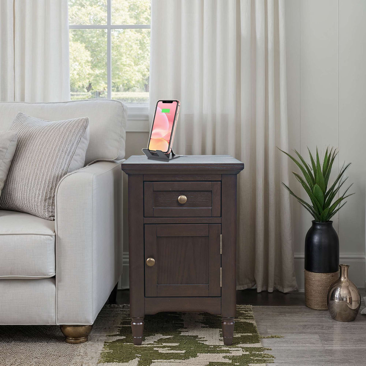 Brentwood USB Table