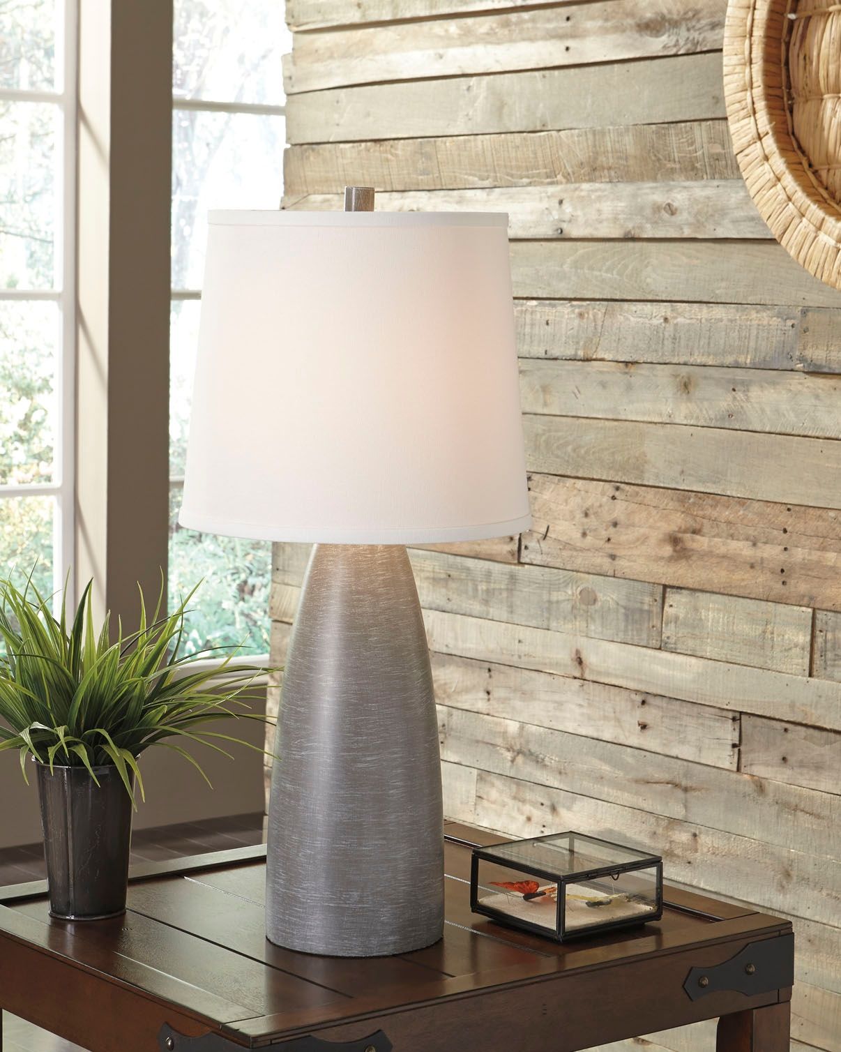 Shavontae - Table Lamp